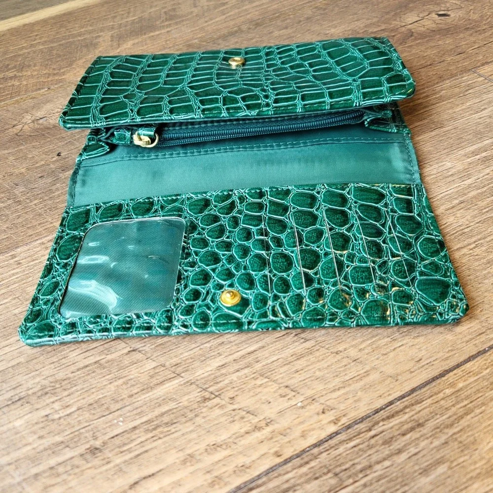 Emerald Green Croc Embossed Tri-Fold Wallet Patent Glossy Organizer